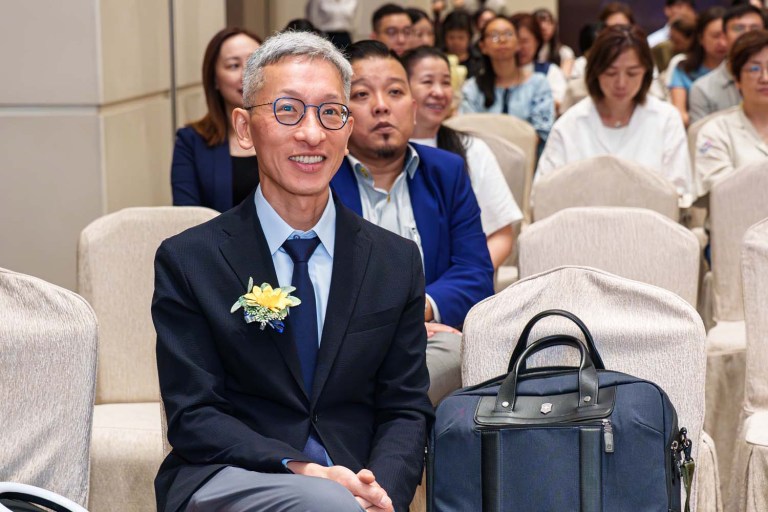 A7405406-2 FROM MR LEUNG